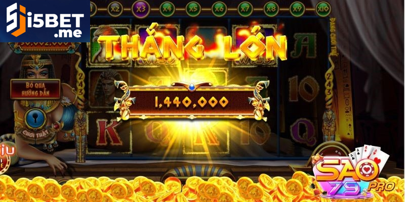 Người chơi quay các biểu tượng nữ hoàng, kim tự tháp